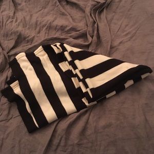 Black and white stripped knit blanket